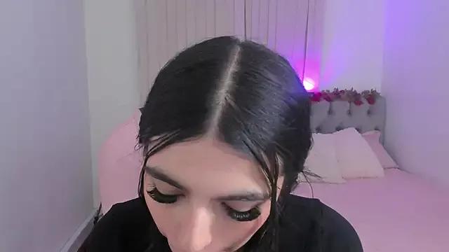 bella_blue18 from StripChat is Freechat
