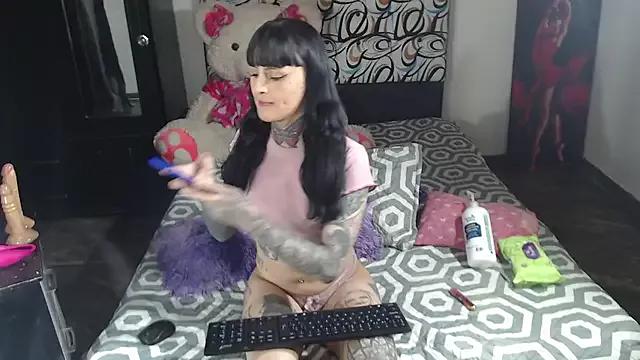 Emma_onassis_17 from StripChat