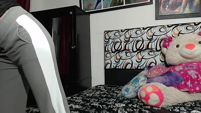 Emma_onassis_17 from StripChat