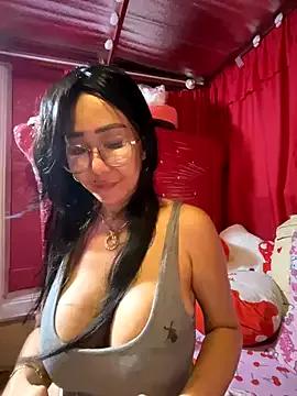 sweetieme from StripChat is Freechat