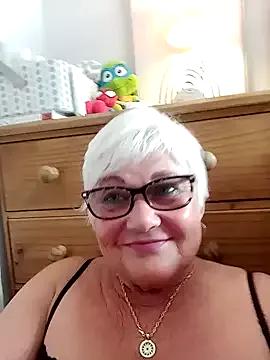 suesinner from StripChat is Freechat