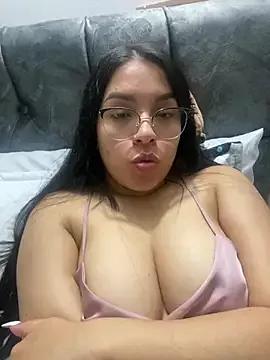 Alice_taylor1_ from StripChat is Freechat