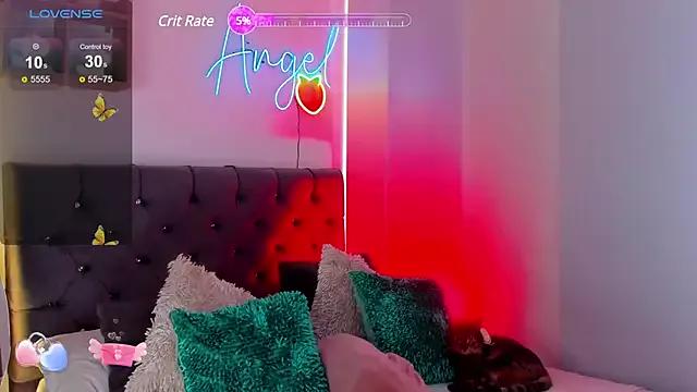 Try our streaming cams variety and talk on a personal level with our adorable girls streamers, showing off their bountiful shapes and dildos.