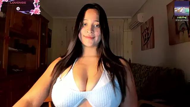 bella_apont from StripChat is Freechat