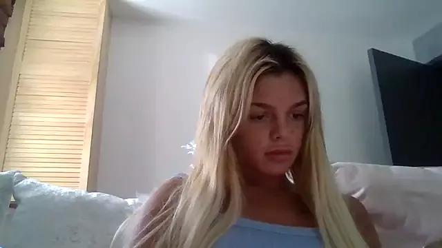blondebabexo69_ from StripChat is Freechat