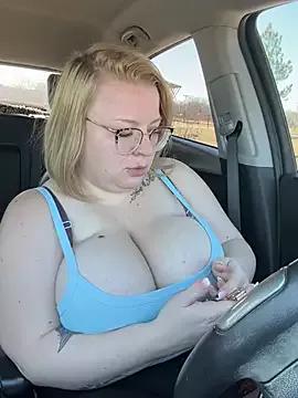 Blondiee_x from StripChat is Freechat