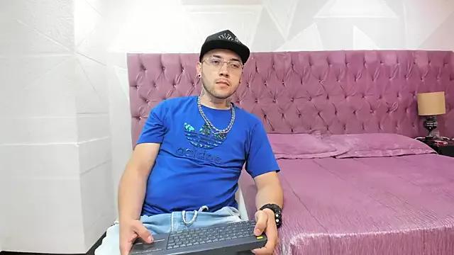 brianchiki from StripChat is Freechat