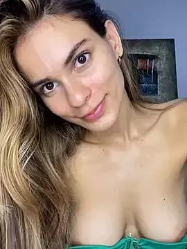 cuteluci_ from StripChat is Freechat