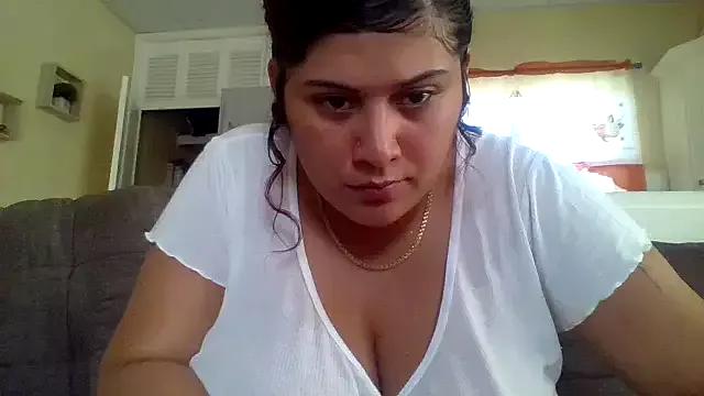 DulceLucy24 from StripChat is Freechat