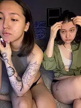 Emily_and_Rei from StripChat is Freechat