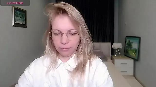 IlonaTaylor from StripChat is Freechat