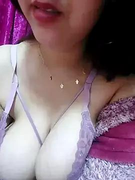 LoNa-daloua from StripChat is Freechat