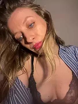 Lucyslilpudding from StripChat is Freechat