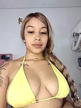 MarieLeon from StripChat is Freechat