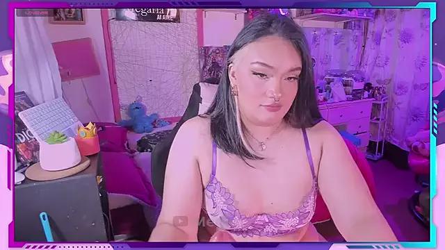 Try our streaming cams variety and talk on a personal level with our adorable girls streamers, showing off their bountiful shapes and dildos.