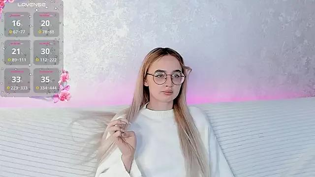 Try our streaming cams variety and talk on a personal level with our adorable girls streamers, showing off their bountiful shapes and dildos.