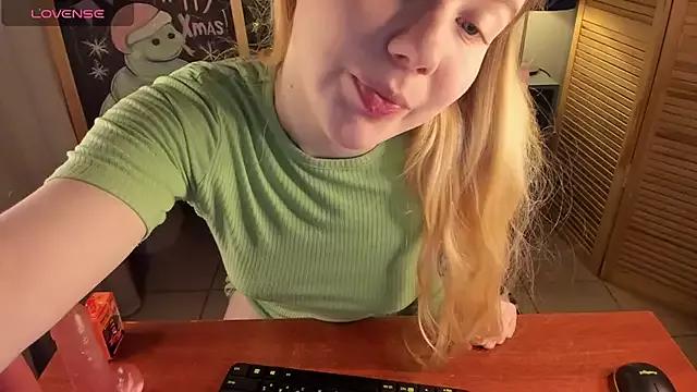 ohmyJuliet from StripChat is Freechat