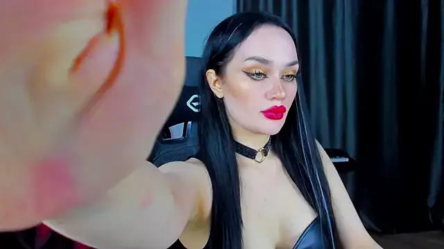 QueenAliss from StripChat is Freechat