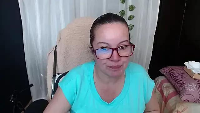 Sonialorens_ from StripChat is Freechat