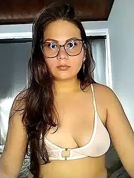 Vale_Saenzz from StripChat is Freechat