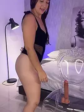 VALENTINA_RAYOO_ from StripChat is Freechat