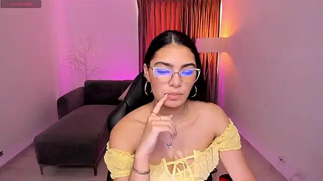 violet_aspen from StripChat is Freechat